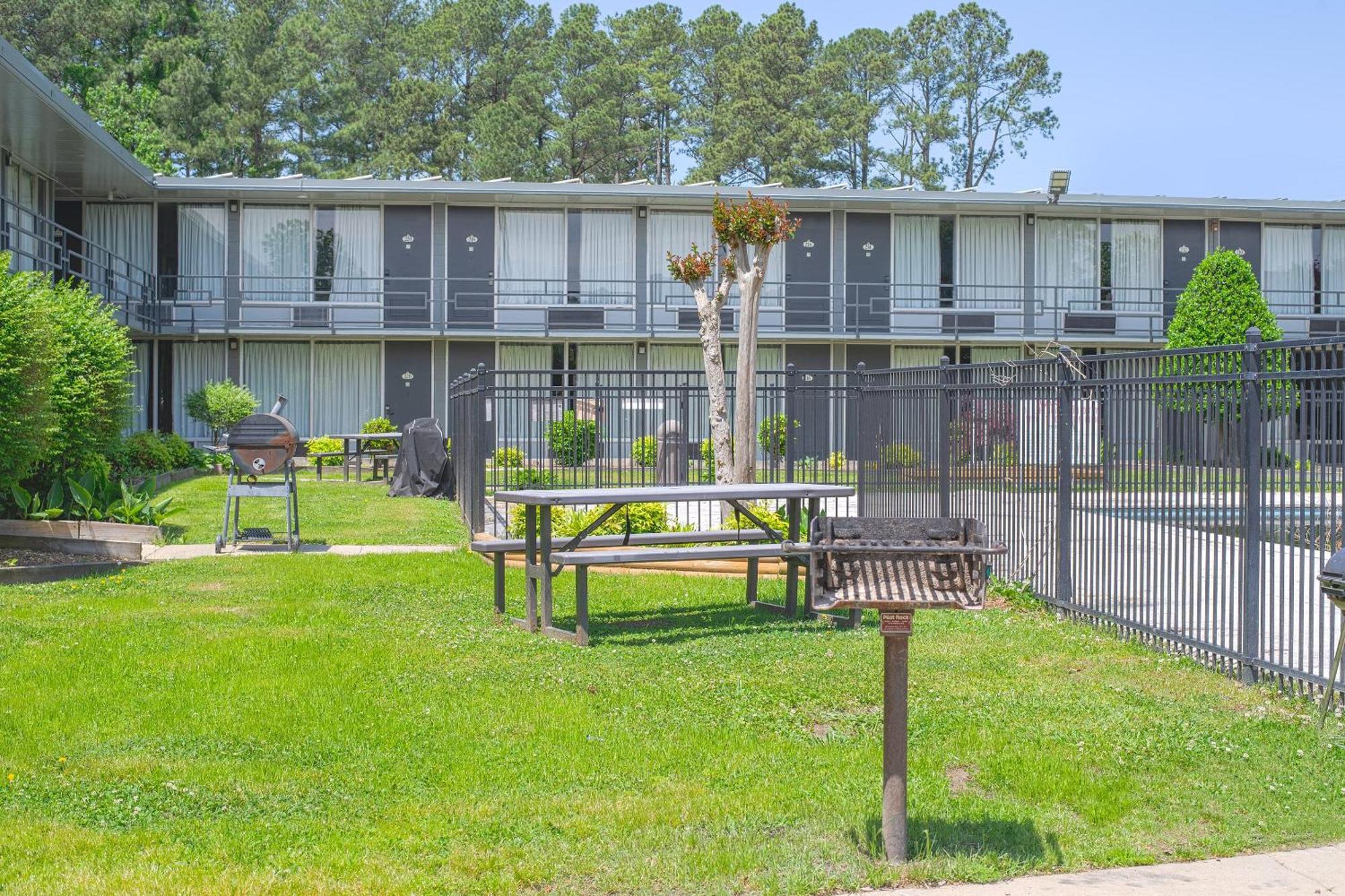 Masters Inn Selma Smithfield I-95 By Oyo Экстерьер фото