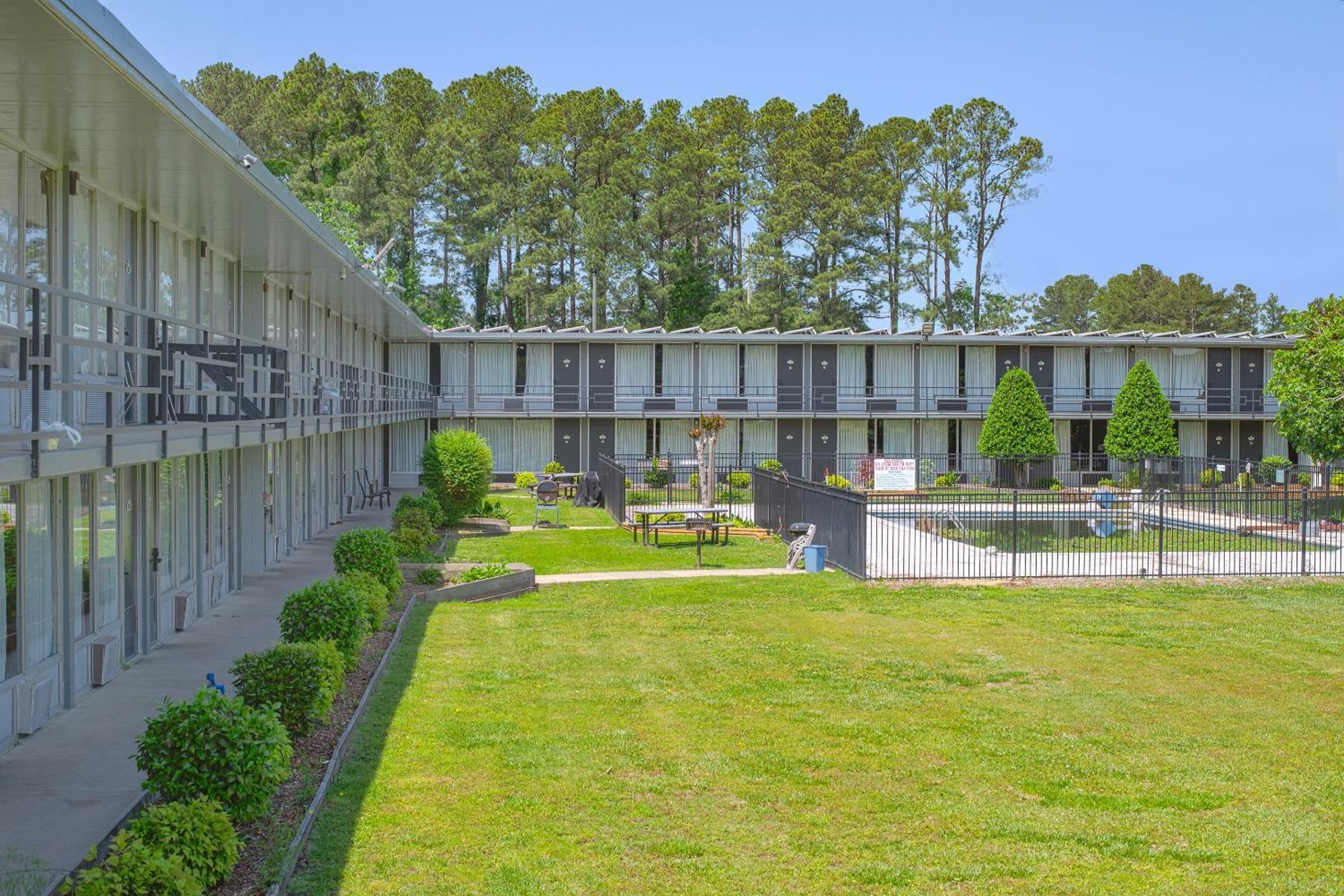 Masters Inn Selma Smithfield I-95 By Oyo Экстерьер фото